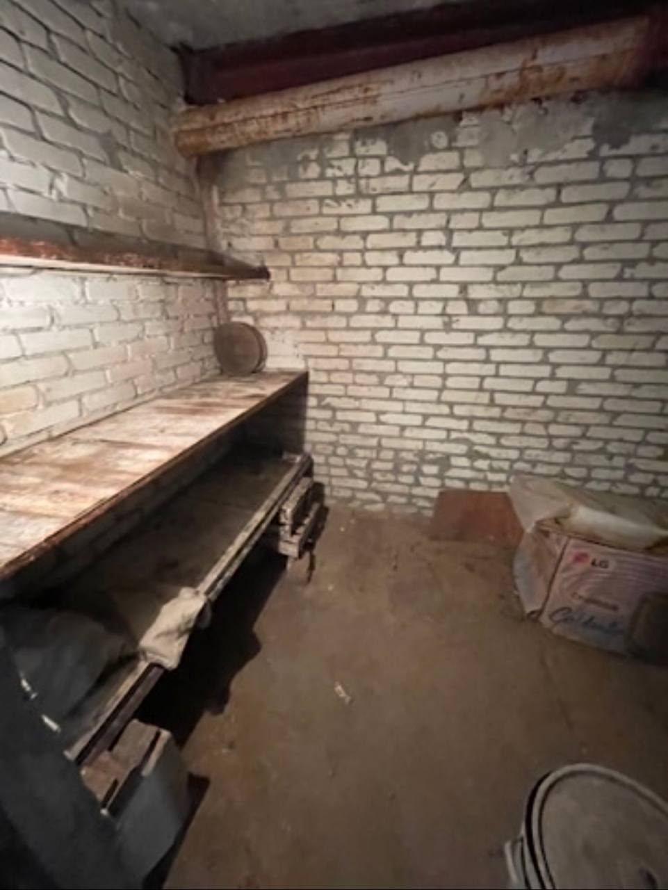 Кладовая с рабочими полками